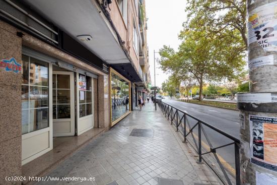 Local comercial en Avenida de Madrid - GRANADA