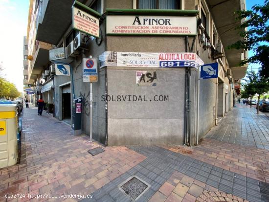 LOCAL COMERCIAL EN ESQUINA EN LA AVENIDA TEODOMIRO CON 194 M2 - ALICANTE