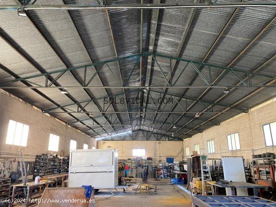 NAVE CON PARCELA EN ALQUILER EN LA APARECIDA, ORIHUELA. La propiedad consta de 400 m2 construidos y 