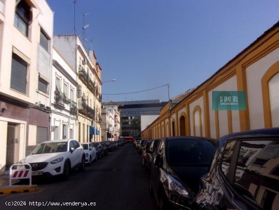 Plaza de garaje y trastero en venta cernano a El Corte Inglés - SEVILLA