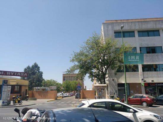 Plaza de garaje en Avda Hytasa - SEVILLA