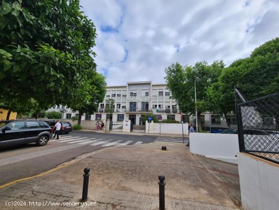 Magnífica plaza de aparcamiento en pleno Nervión - SEVILLA