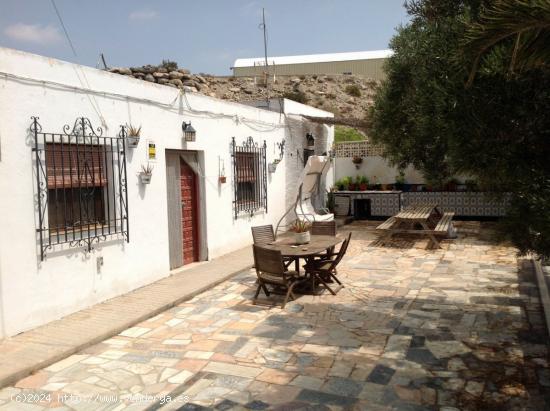 Se vende cortijo y terreno en Chincheta ( NÍJAR ) !!! - ALMERIA