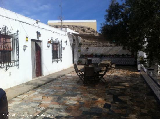 Se vende cortijo y terreno en Chincheta ( NÍJAR ) !!! - ALMERIA