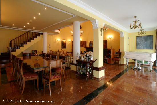 Villa de lujo en Málaga con vistas panorámicas. Urbanización Pinares de San Antón. - MALAGA