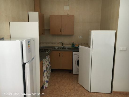 PRECIOSO PISO EN BAJO CON 75M2 DE SUPERFICIE,GARAJE, TRASTERO,3 DORMITORIOS Y 1 BAÑO EN HUETOR TAJA