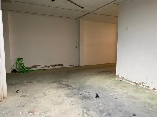 LOCAL COMERCIAL CON 300M² DE SUPERFICIE EN PLENO CENTRO DEL PUEBLO !!! - GRANADA