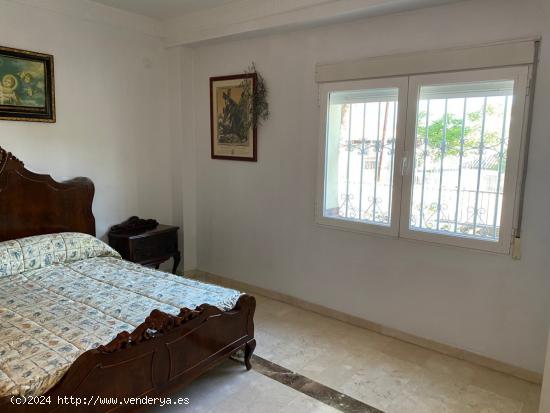 MAGNÍFICA CASA EN VENTA NUEVA CON AMPLIAS SUPERFICIES Y  PATIO CON PISCINA !!!!! - GRANADA