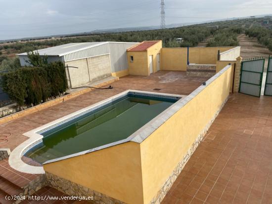 PRECIOSA FINCA RÚSTICA CON CHALET INCLUIDO CON UNOS 200M² DE SUPERFICIE DE VIVIENDA. - GRANADA