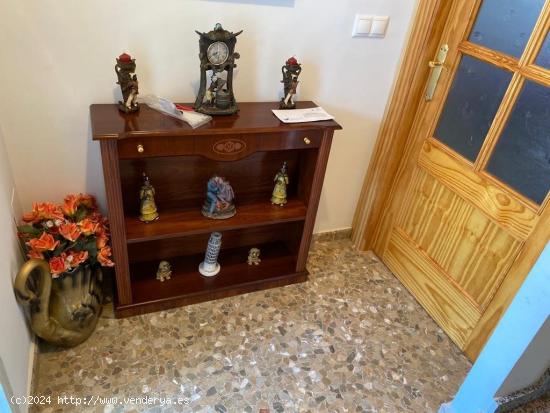 CASA UNIFAMILIAR ADOSADA SITUADA EN VENTA NUEVA CON AMPLIAS SUPERFICIES Y MUY SOLEADA !!! - GRANADA