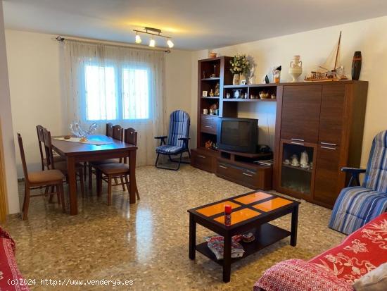 CASA UNIFAMILIAR ADOSADA SITUADA EN VENTA NUEVA CON AMPLIAS SUPERFICIES Y MUY SOLEADA !!! - GRANADA