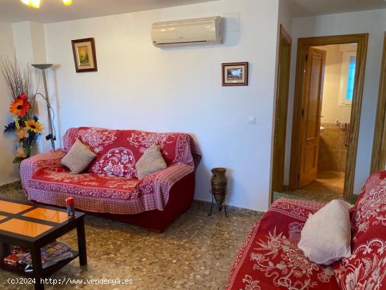 CASA UNIFAMILIAR ADOSADA SITUADA EN VENTA NUEVA CON AMPLIAS SUPERFICIES Y MUY SOLEADA !!! - GRANADA