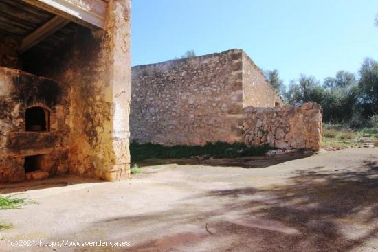 Tradicional casa payes de 1840 a reformar en el término municipal de Porreras - BALEARES