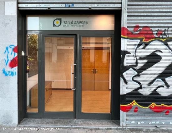 LOCAL COMERCIAL  Y PLAZA DE PARKING EN COVADONGA - BARCELONA