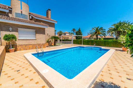 Chalet cerca del mar, en una de las mejores zonas exclusivas de Torrevieja, La Veleta. - ALICANTE