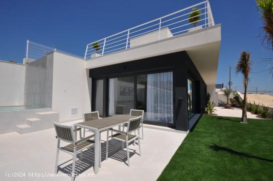 Villa Estilo Moderno en Sanmiguel de Salinas - ALICANTE