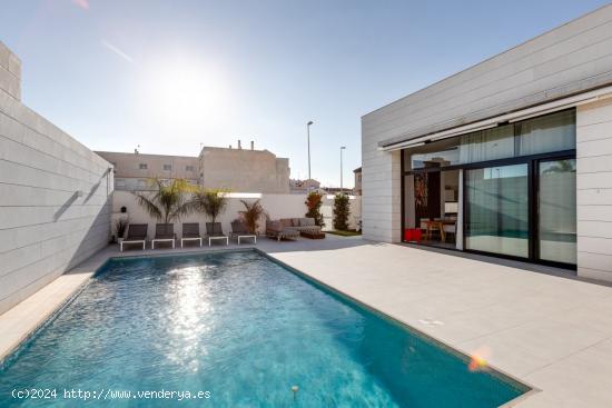 VILLAS DE OBRA NUEVA EN PILAR DE LA HORADADA - ALICANTE