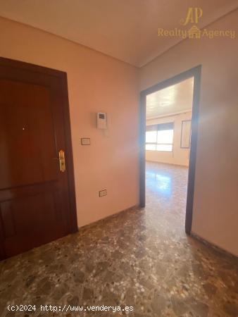 ¡¡IDEAL COMO INVERSIÓN!! Piso en el centro de Moncofar, con terraza, 3 habitaciones y  2 baños. 