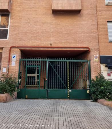 Plaza de garaje para coche mediano - MADRID