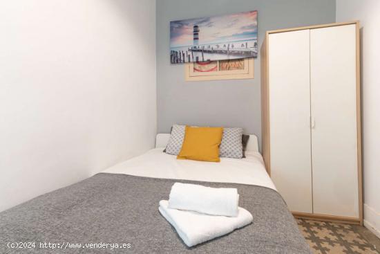  Habitación acogedora en un apartamento de 7 dormitorios en el Eixample, Barcelona - BARCELONA 