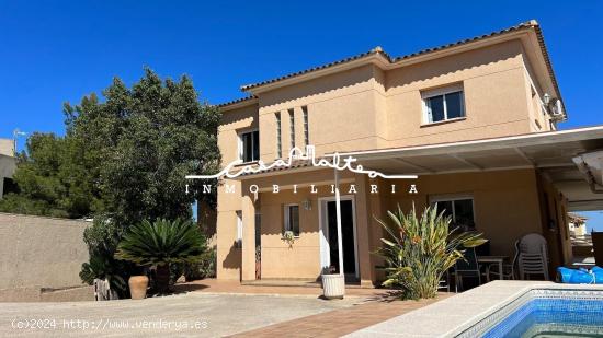 CHALET CON PARCELA Y PISCINA - DOS VIVIENDAS INDEPENDIENTES - ALICANTE