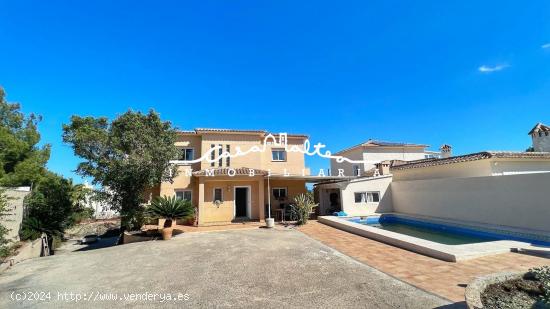 CHALET CON PARCELA Y PISCINA - DOS VIVIENDAS INDEPENDIENTES - ALICANTE