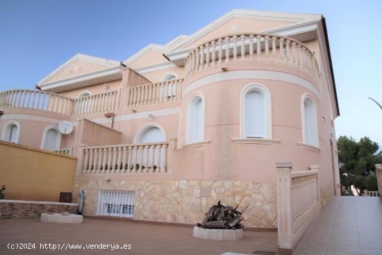 *Gran chalet pareado en Benidorm* - ALICANTE