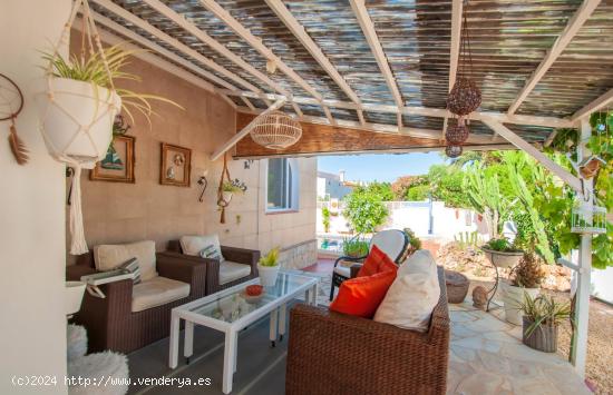 Encantadora villa de una sola planta en tranquila zona residencial - ALICANTE