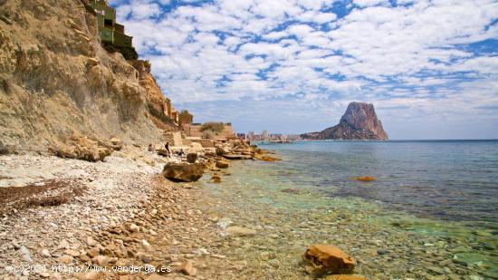 VIVE FRENTE AL MAR EN UN OASIS DE PAZ EN UNA CALA DE CALPE - ALICANTE