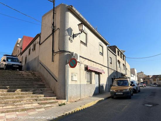 Comercio y apartamento para reformar en venta Pinoso. - ALICANTE