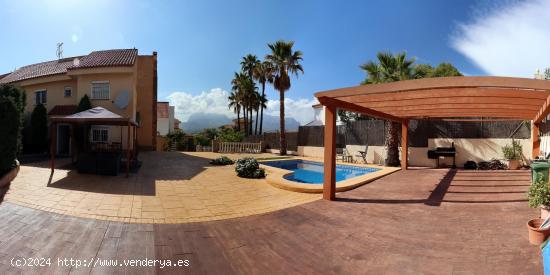 CHALET PAREADO CON PISCINA PRIVADA - ALICANTE