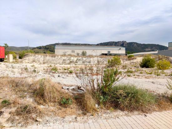 TERRENO INDUSTRIAL EN POLÍGONO MOIXENT - VALENCIA