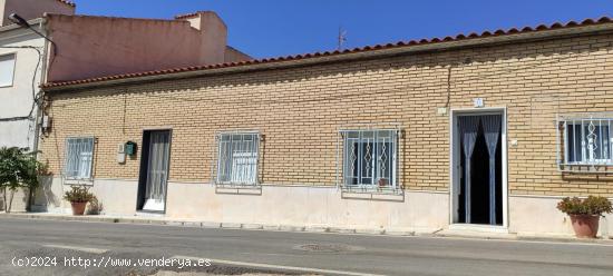 VENTA EN FINES, ALMERÍA DE CASA DE CAMPO DE UNA PLANTA CON TERRENO. - ALMERIA