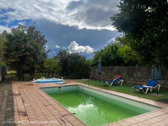 CHALET INDEPENDIENTE EN CAMPONARAYA CON PISCINA - LEON