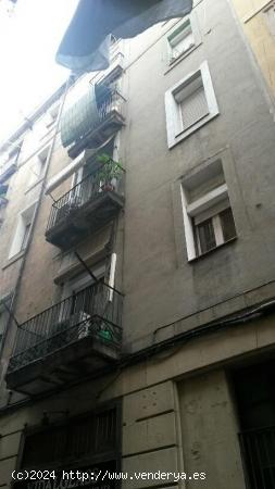  Piso en venta en el Raval: Amplio y luminoso, con patio y balcón. - BARCELONA 