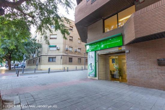 LOCAL DE DOS PLANTAS CON DOS PLAZAS DE GARAJE - ALICANTE