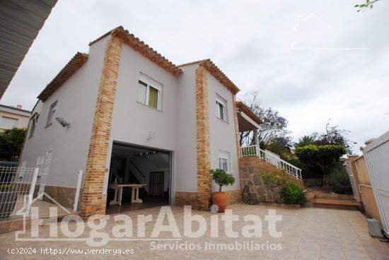 ESPECTACULAR CHALET CON GARAJE, PISCINA, JARDÍN Y BARBACOA - VALENCIA