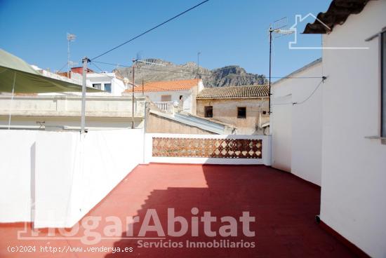 ¡GRAN OPORTUNIDAD! CASA DE PUEBLO CON PATIO, TERRAZA Y TRASTERO - VALENCIA