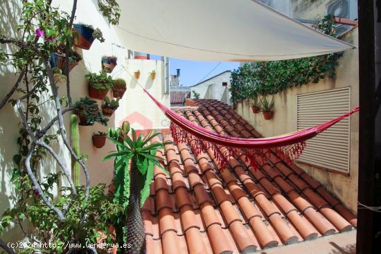 Piso con terraza y ascensor en la Calle Ample, en el Gòtic de Barcelona. - BARCELONA