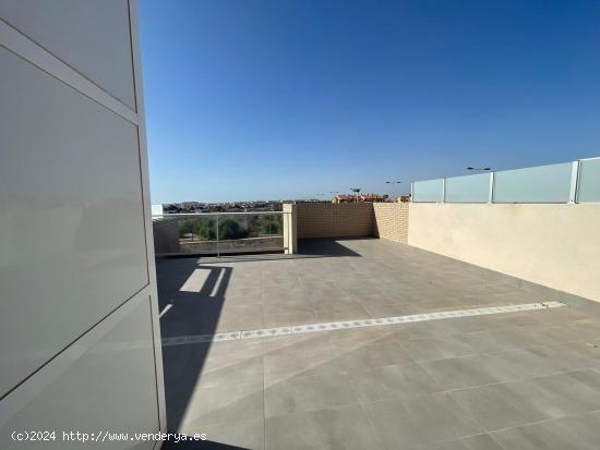 INCREÍBLE DUPLEX CON VISTAS AL MAR EN AGUAS NUEVAS!!! - ALICANTE