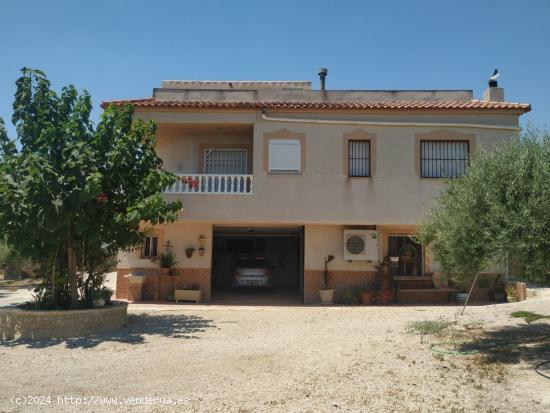 precioso chalet en el reloj , fortuna - MURCIA