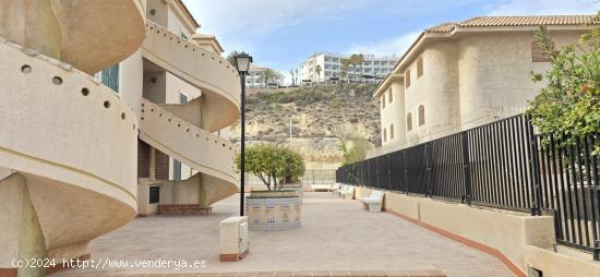 Ático en el Puerto de Mazarrón con Piscina Comunitaria y Terraza Solárium - MURCIA