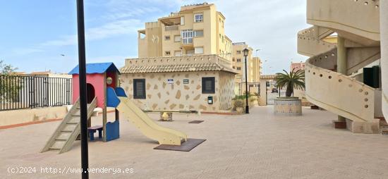 Ático en el Puerto de Mazarrón con Piscina Comunitaria y Terraza Solárium - MURCIA