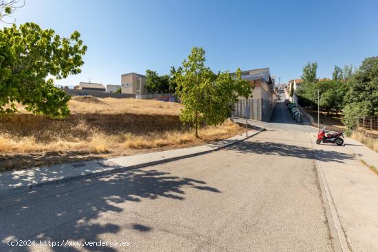 Venta de solar urbano de 258 m2 en Otura (Granada) - GRANADA