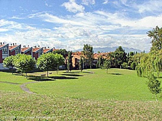 PARCELA EDIFICABLE EN URBANIZACIÓN LA FRESNEDA ( SIERO) - ASTURIAS