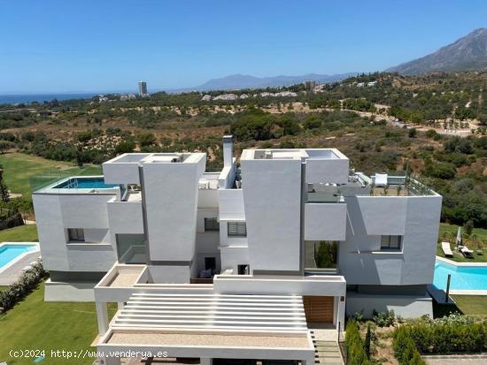 Este complejo residencial que rodea el campo de golf de Santa Clara - MALAGA