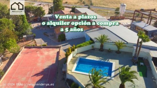  APIHOUSE ALQUILA CON OPCION A COMPRA CHALET + TERRENO CULTIVO + 2 NAVES EN MONOVAR. PRECIO 699.000 