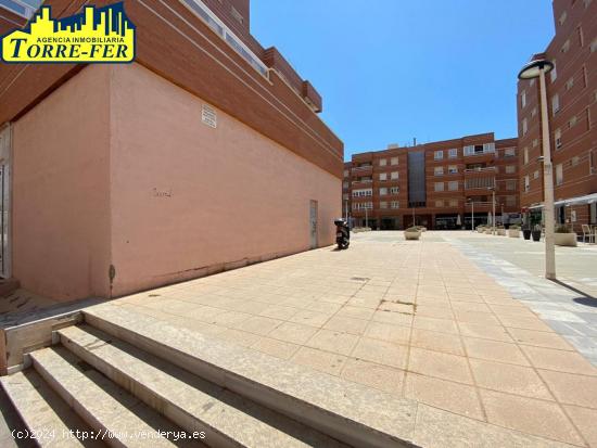 LOCAL COMERCIAL EN PLAZA BALNEARIO SAN MIGUEL, ENTRE AVDA. DE CABO DE GATA Y PASEO MARITIMO. - ALMER