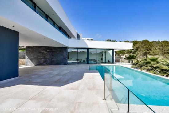 Impresionante villa moderna en una ubicación privilegiada con vistas al mar en Urb Tosalet (Jávea)