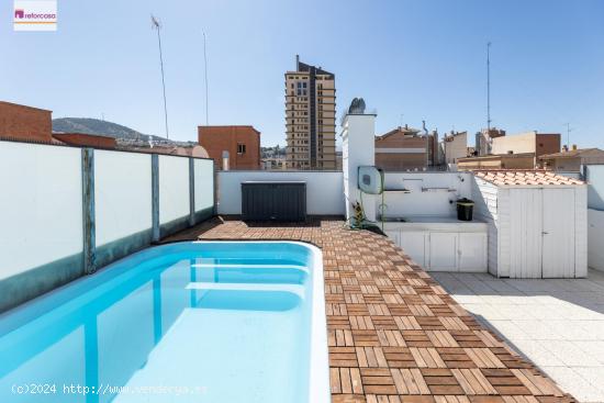 Venta de ático-dúplex con piscina y cochera en la Avda. Doctor Olóriz (Granada) - GRANADA